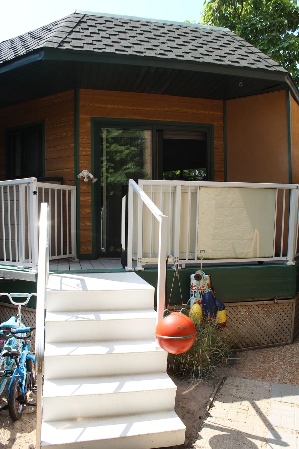 Small Cottage like tiny house; back of property behind main house. No Lake View.