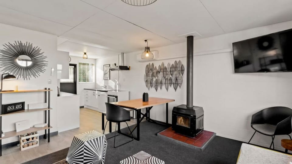 Fireplace and heatpump