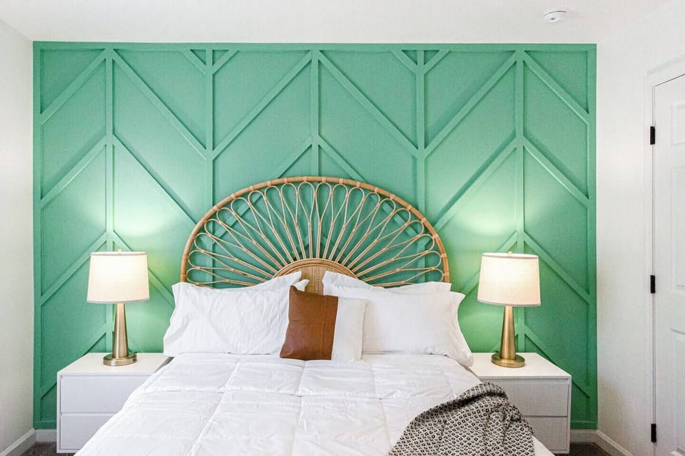 Welcome to our Scnadinavian Retreat! Relax in our cozy bedrooms, enjoy the bright living room, with a wall mural that reflects the calming woods outside.