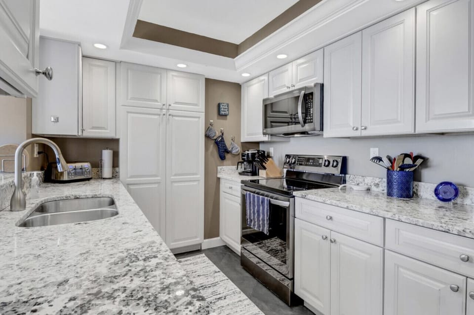 New (2021) black stainless kitchen appliances.