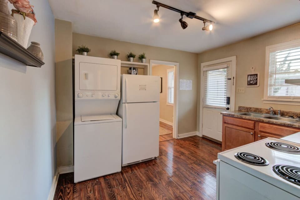 Laundry? Handled. Washer & dryer included!