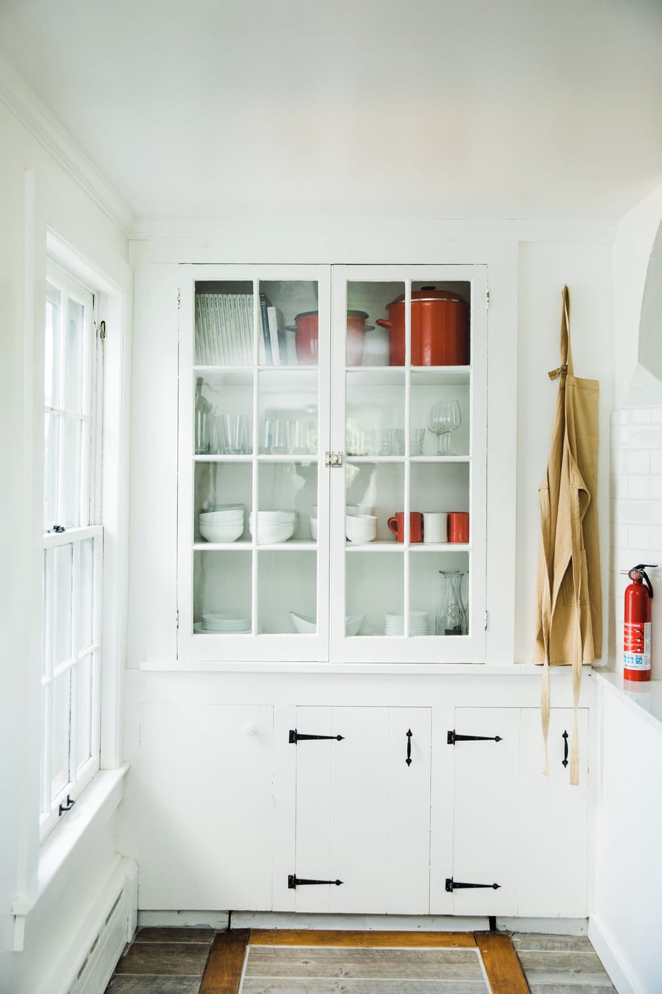 Dishes and cookware are provided
