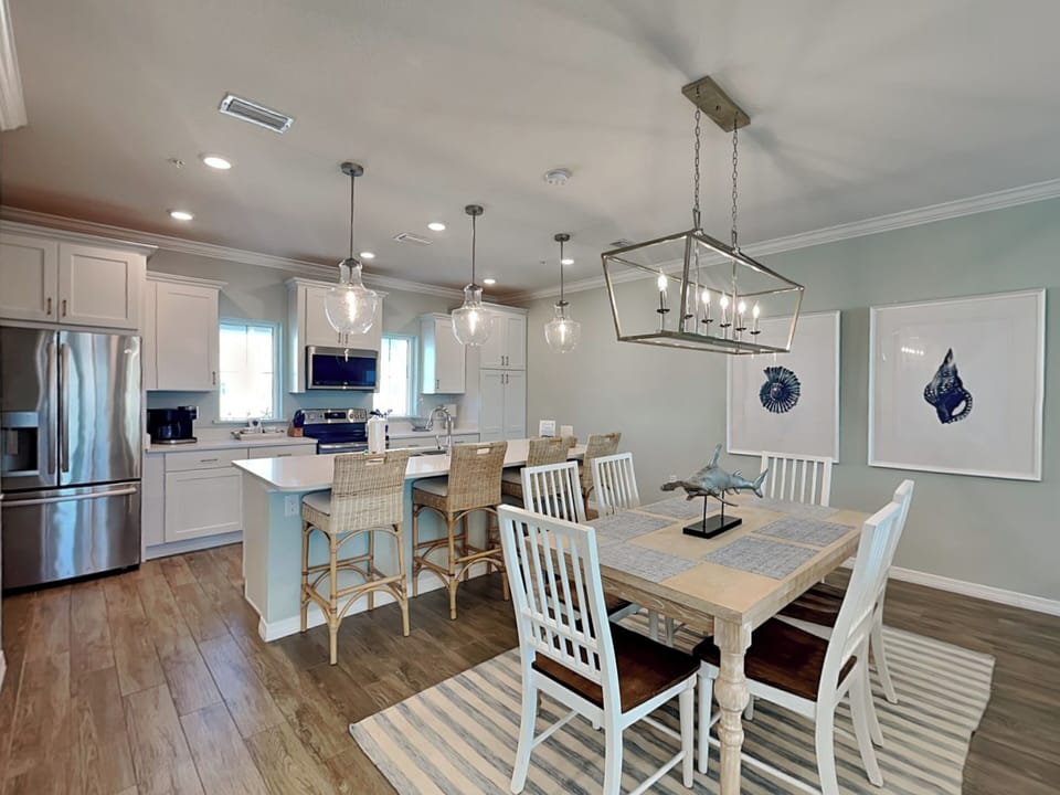 Dining Area - Table for Six - Second Floor