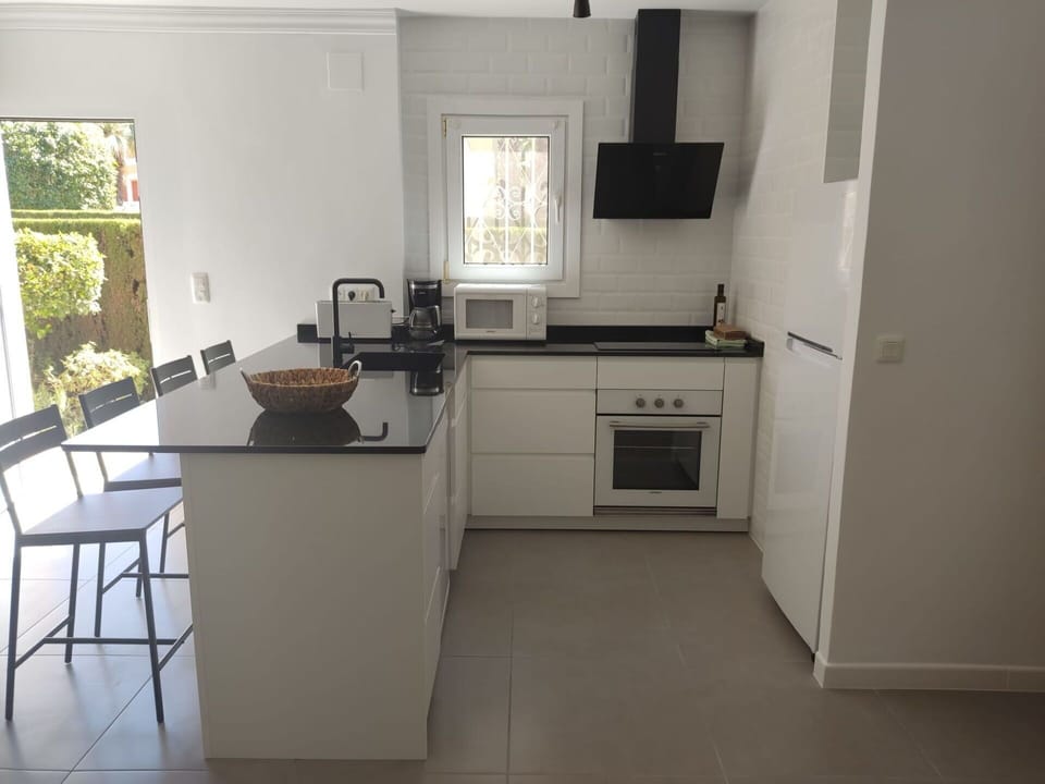 Cabinetry, Window, Kitchen Sink, Sink, Home Appliance, Kitchen, Kitchen Appliance, Kitchen Stove, Countertop, Floor