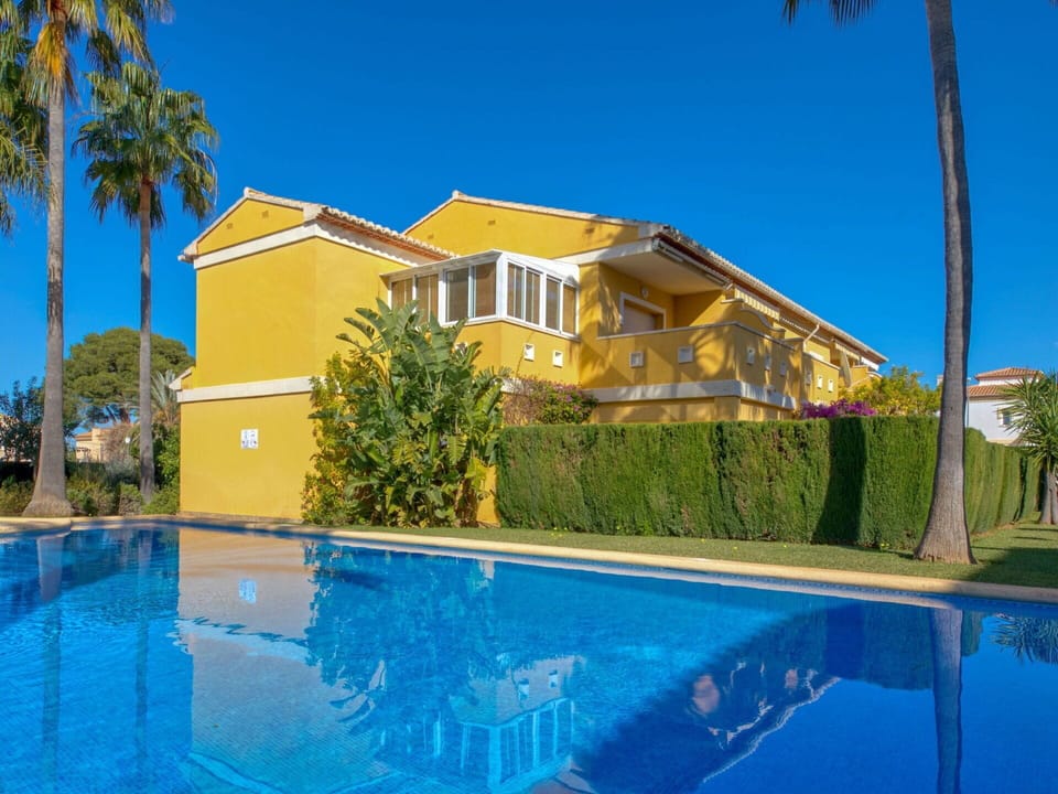 Property, House, Swimming Pool, Real Estate, Home, Residential Area, Building, Leisure, Estate, Villa