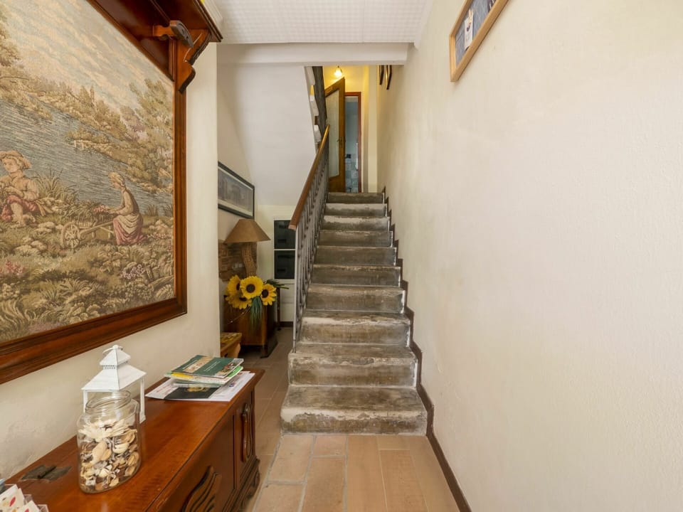 Building, Picture Frame, Stairs, Wood, Floor, House, Flooring, Paint, Hall, Hardwood