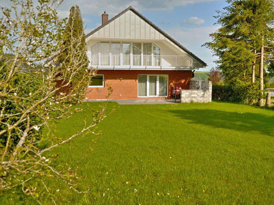 Plant, Cloud, Sky, Building, Window, Tree, Natural Landscape, Land Lot, Grass, House