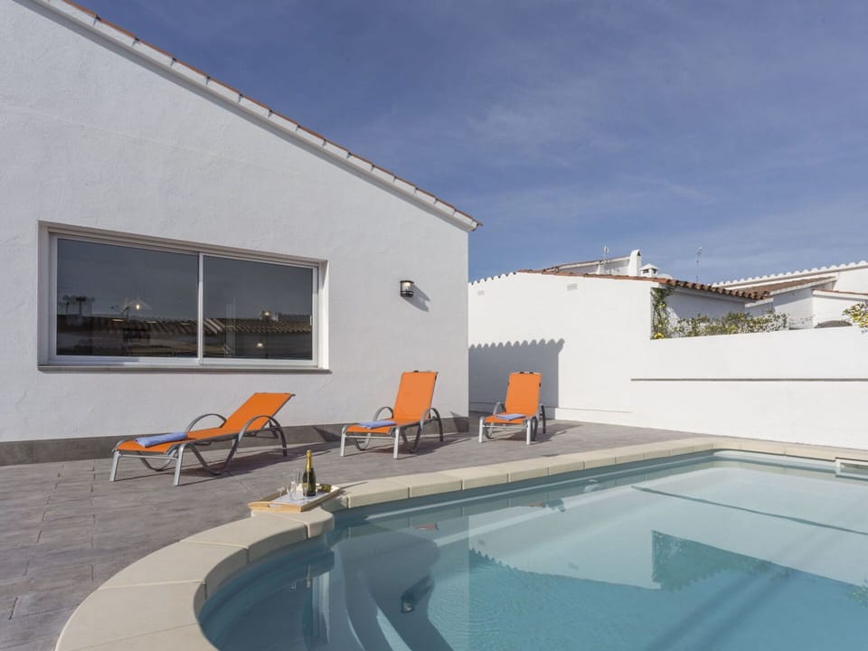 Sky, Water, Property, Furniture, Swimming Pool, Shade, Azure, Cloud, Chair, Outdoor Furniture