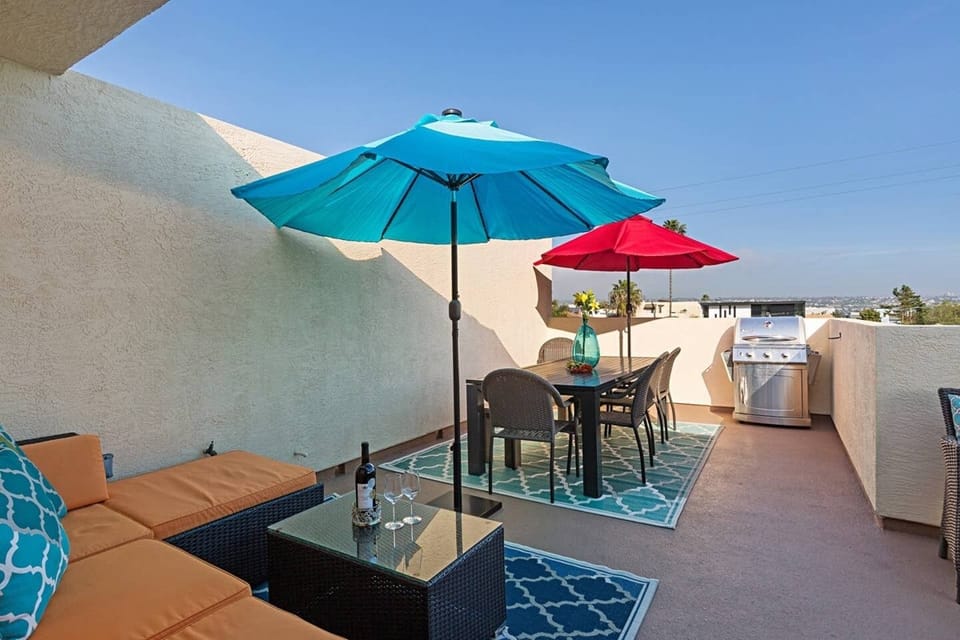 Rooftop deck with outdoor Gas BBQ So you can dine alfresco.