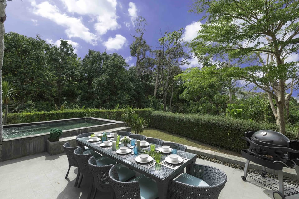 The -2 floor features a kid-friendly plunge pool w/ jacuzzi jets and a terrace 