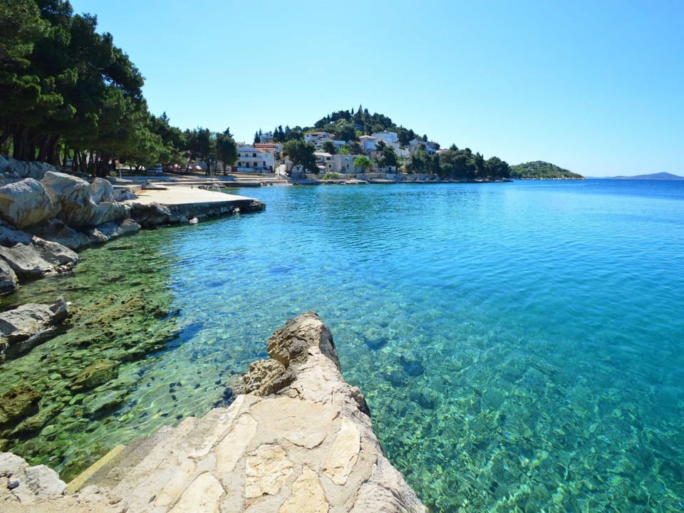 Table, Plant, Furniture, Umbrella, Building, Outdoor Table, Outdoor Furniture, Shade, Tree, Chair