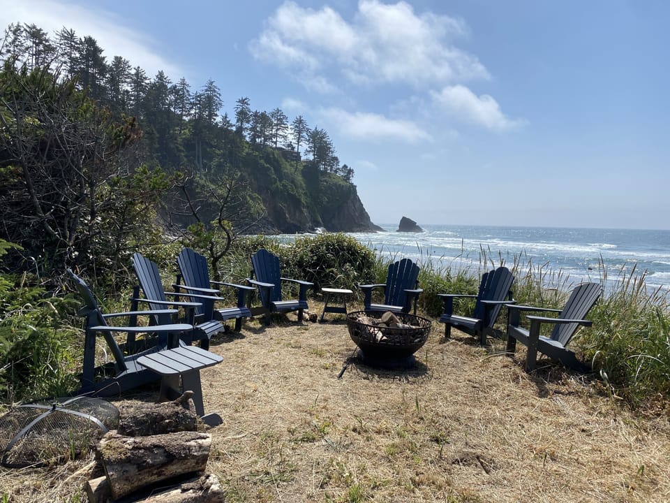 Direct Ocean front. Firepit area 