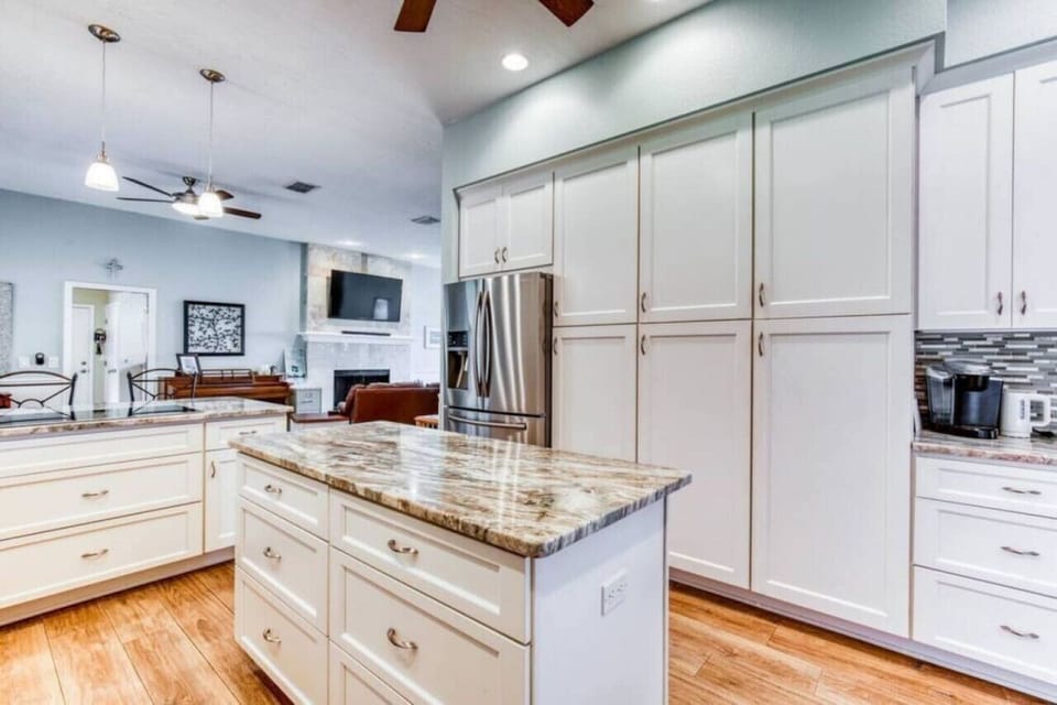 Gourmet Kitchen (Alt Angel)