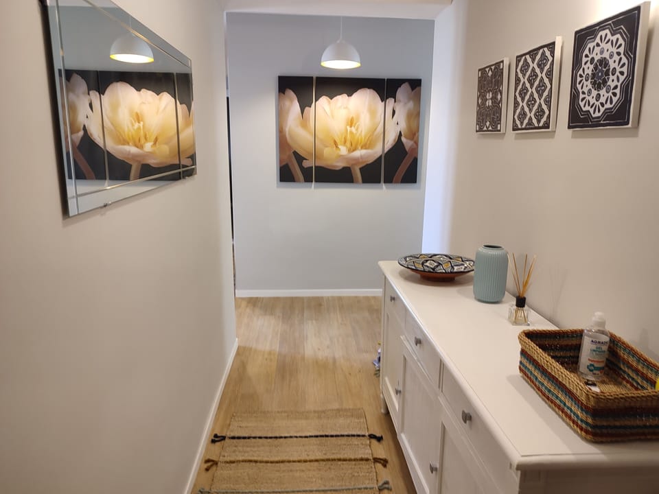 Stylish and welcoming entrance hall. Cupboard with books and games.