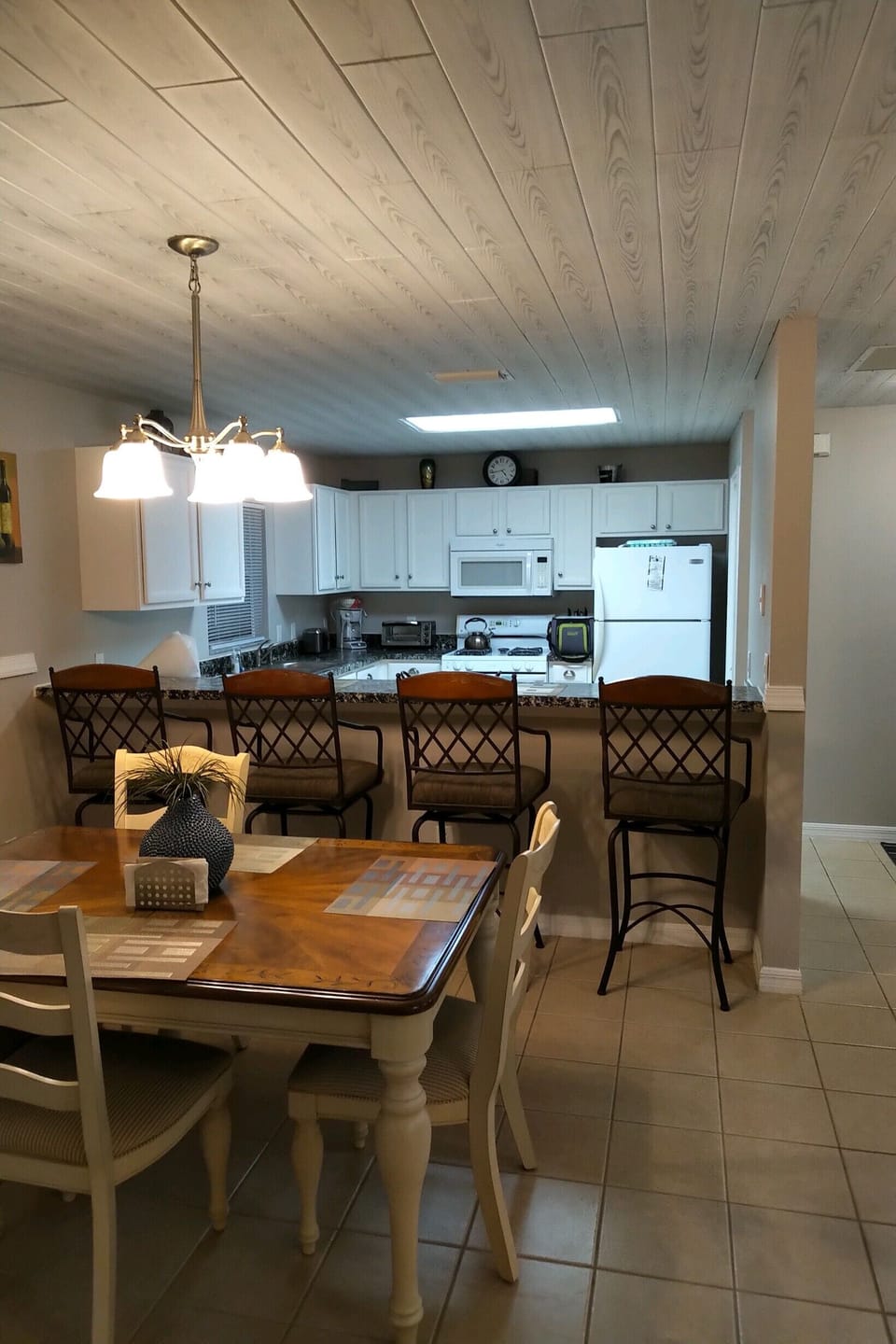 kitchen and dinning bar area