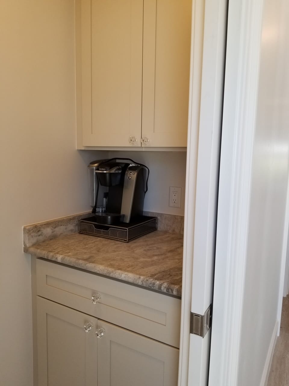 Coffee bar/laundry room