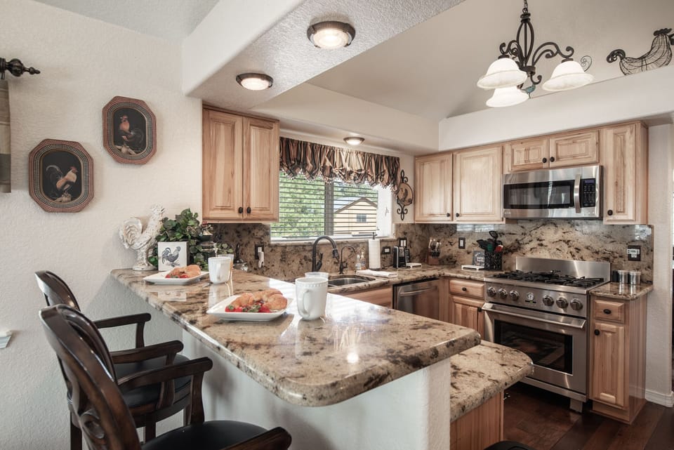 Kitchen Breakfast Bar