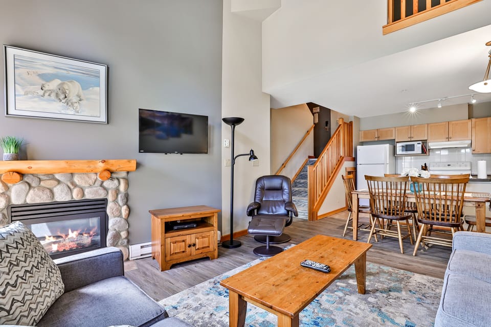 Living Room - HDTV, Gas Fireplace, Sofa w Q pull-out bed, Loveseat, Recliner.