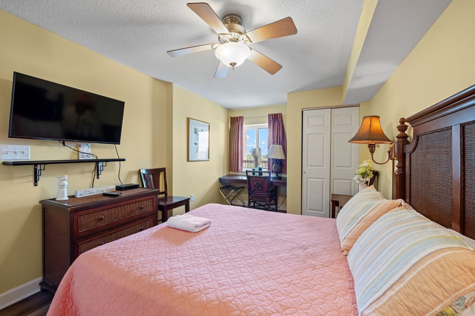 3rd Bedroom w/1 Queen