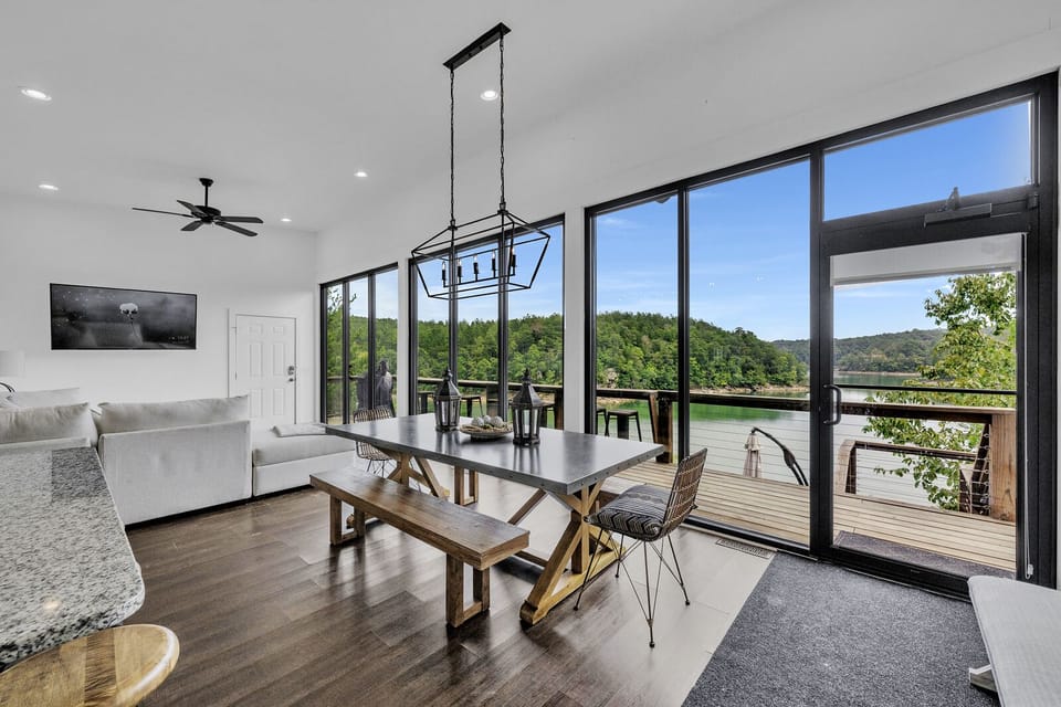 Living and dining with a view 