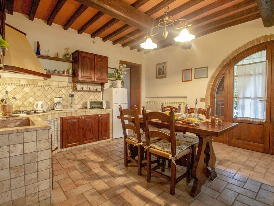 Window, Property, Furniture, Table, Wood, Building, Interior Design, Lighting, Floor, Wood Stain
