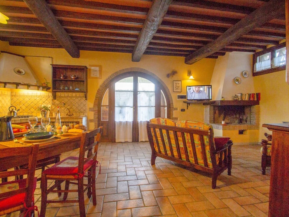 Property, Building, Room, Beam, Furniture, House, Interior Design, Real Estate, Ceiling, Table