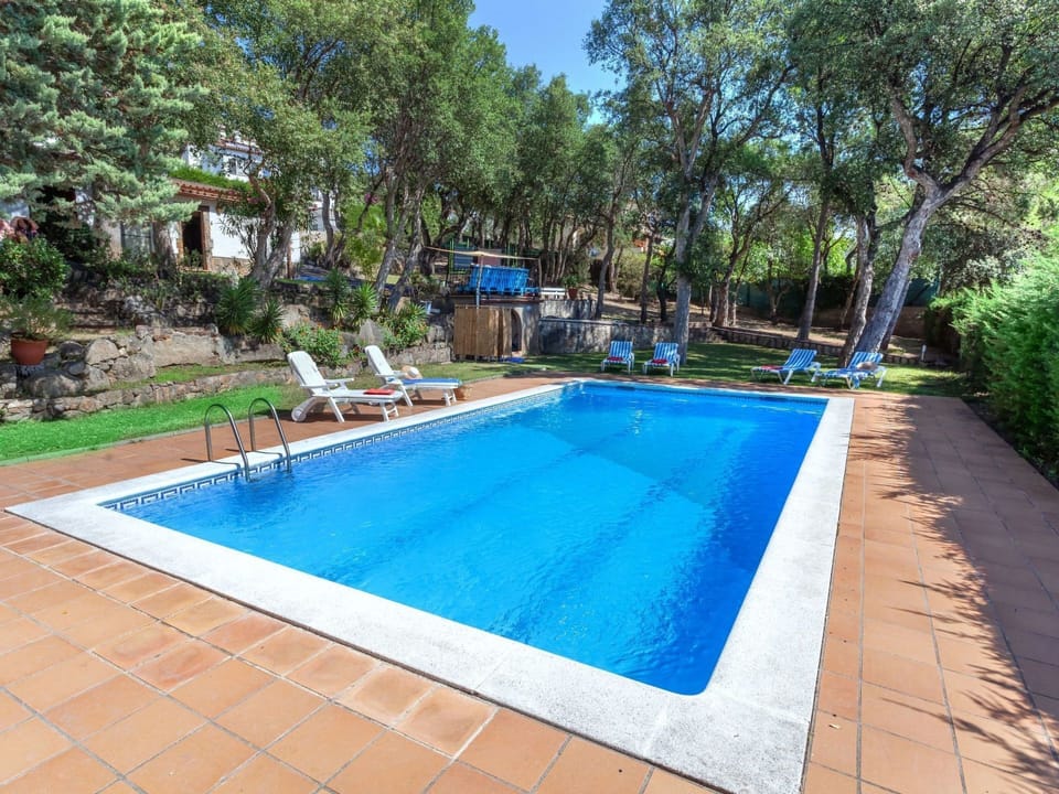 Swimming Pool, Property, Real Estate, Leisure, Building, House, Grass, Home, Backyard, Estate