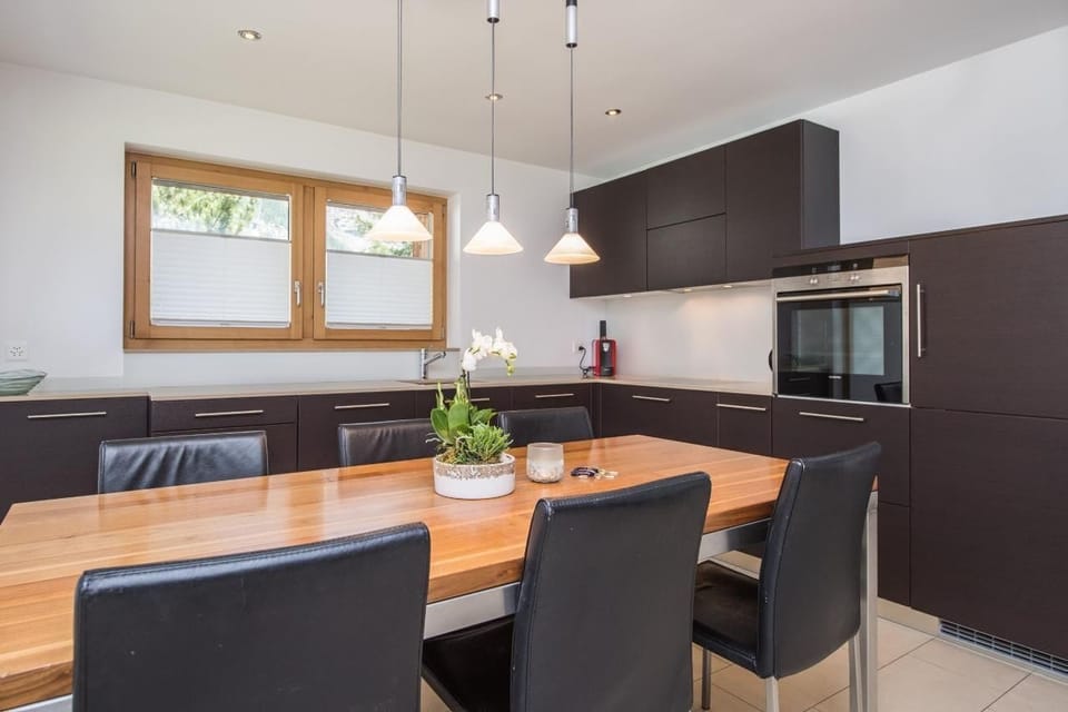 Kitchen with dining table