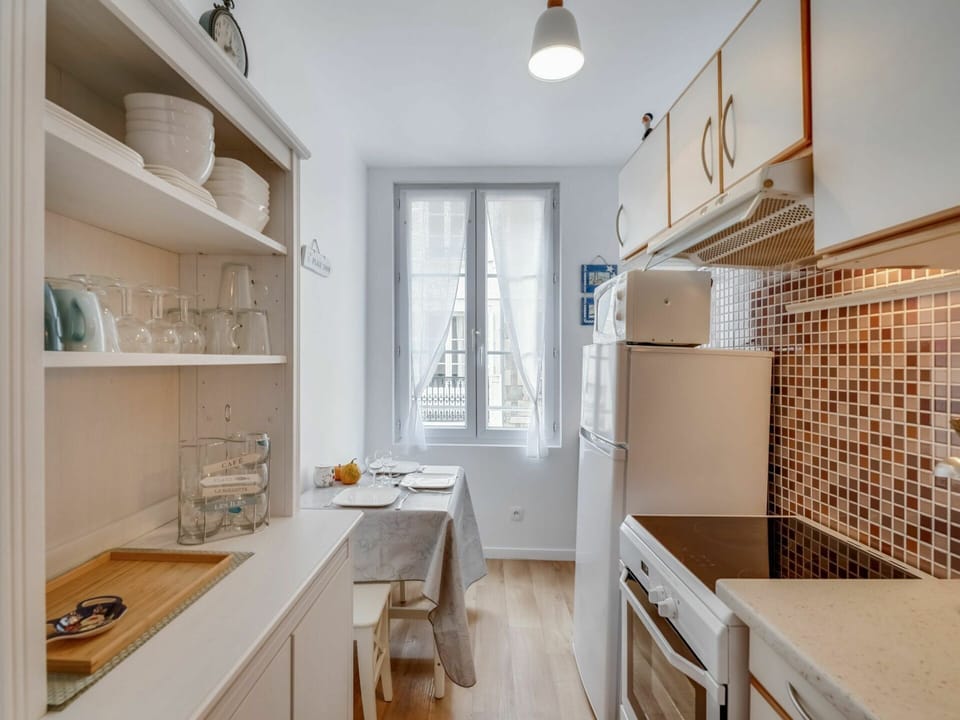 Cabinetry, Property, Countertop, Shelving, Wood, Kitchen, Interior Design, Sink, Window, Floor