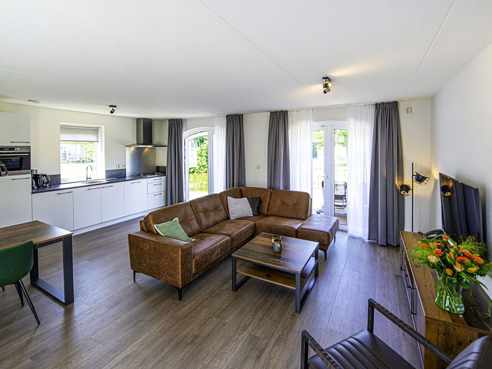 Table, Couch, Furniture, Picture Frame, Plant, Building, Houseplant, House, Interior Design, Living Room