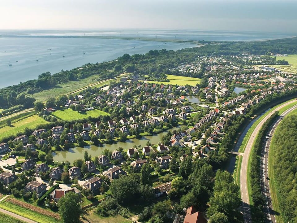 Water, Sky, Water Resources, Natural Landscape, Natural Environment, Cloud, Tree, Land Lot, Vegetation, Urban Design