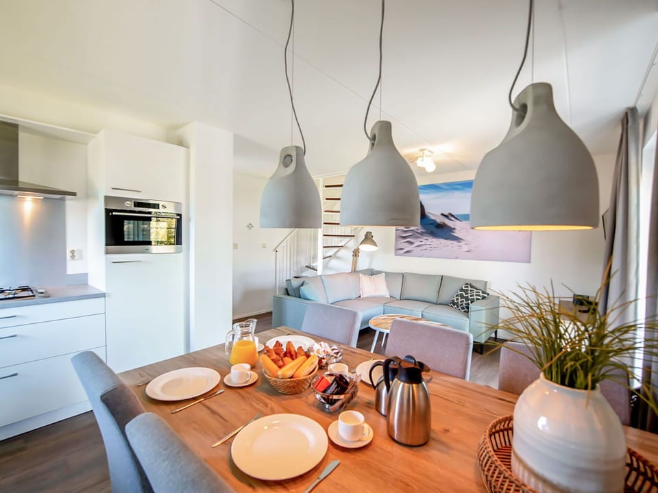 Room, Dishware, Interior Design, Serveware, Home, Furniture, Ceiling, Interior Design, Cabinetry, Light Fixture