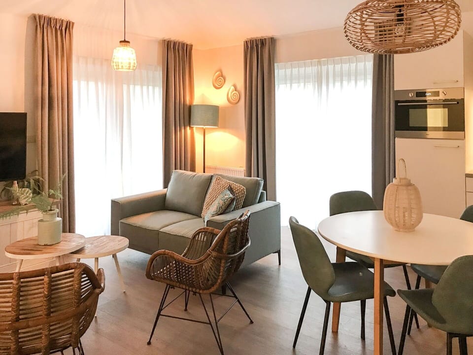 Table, Furniture, Property, Plant, Couch, Chair, Comfort, Wood, Curtain, Textile