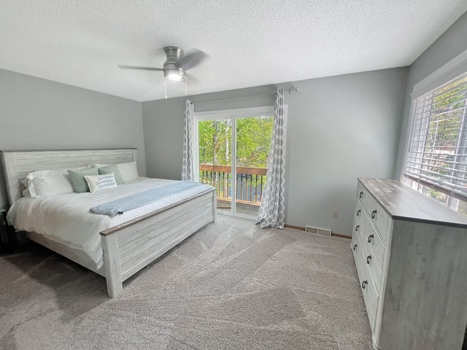 Upper king bedroom 