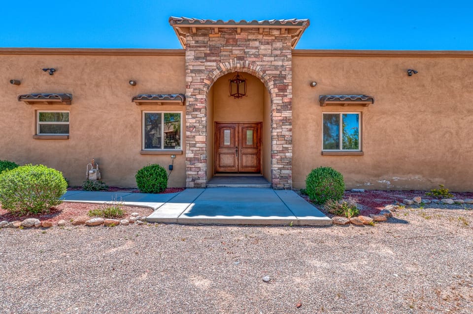 Welcome to Yvon Drive