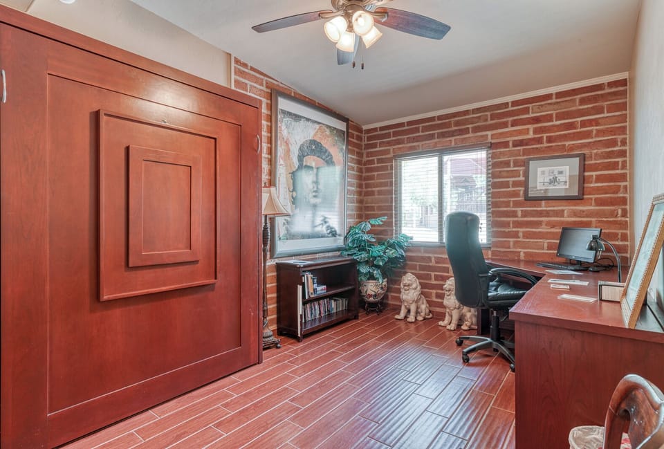 Bedroom 4/Office - Murphy bed queen size