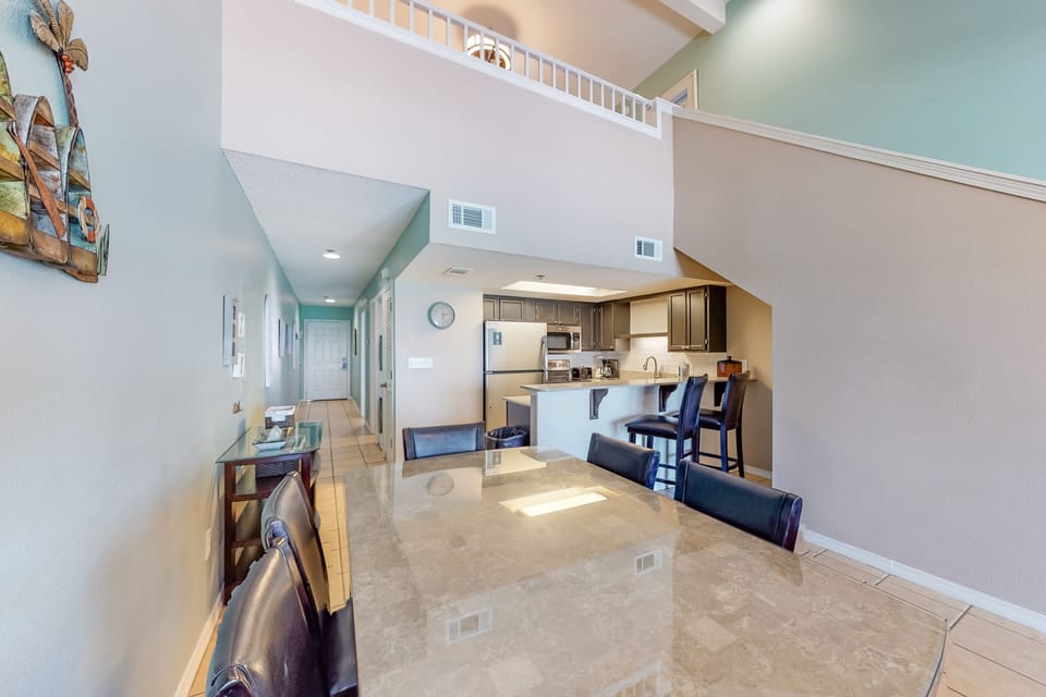 Wonderful Gulf-front condo with pool & beach boardwalk in the heart of Destin Apartment in Destin