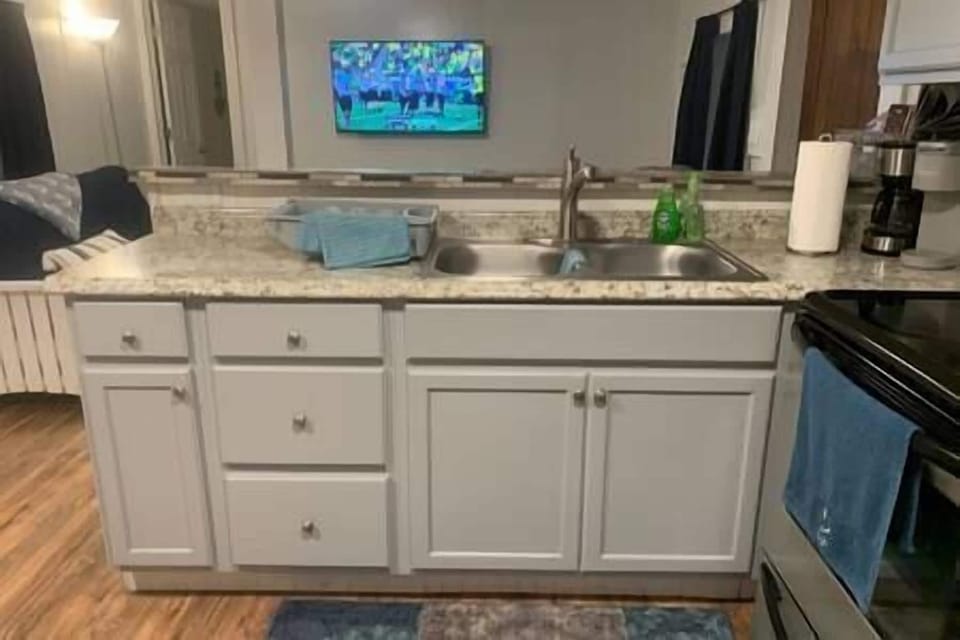 Full kitchen well equipped