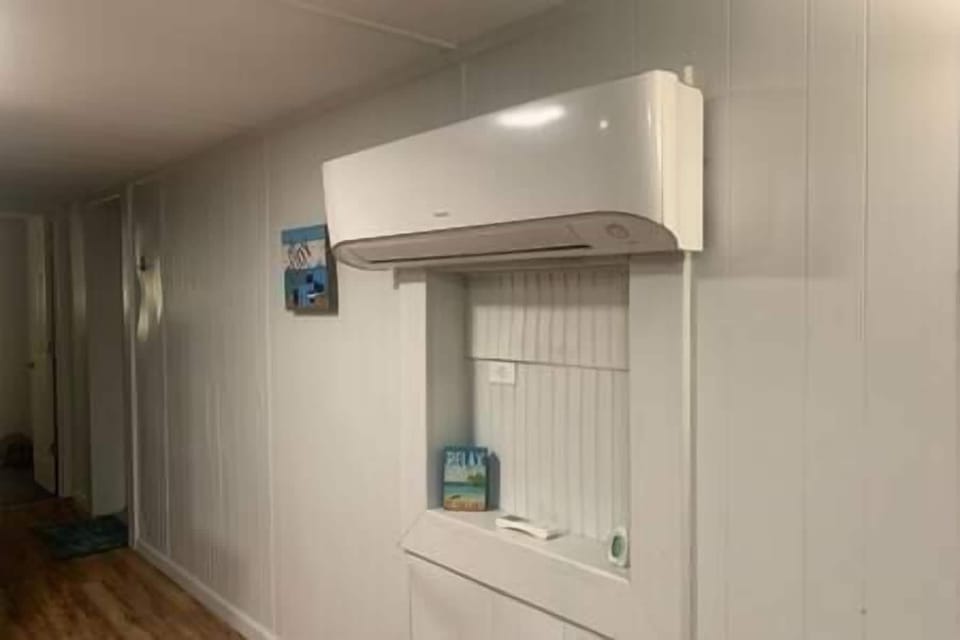 Mini split heat/air unit