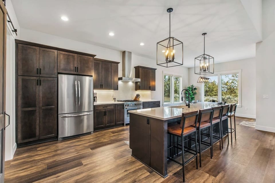 Huge kitchen with Professional Appliances