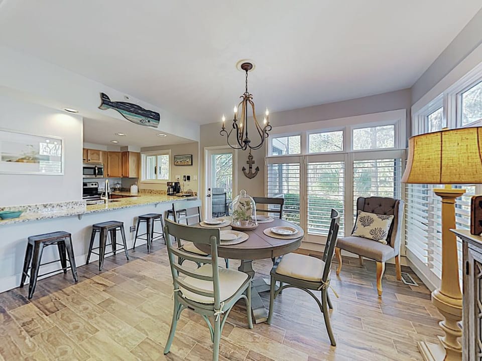 Dining Room with Lagoon View. Leaf for Dining Table in Unit. 