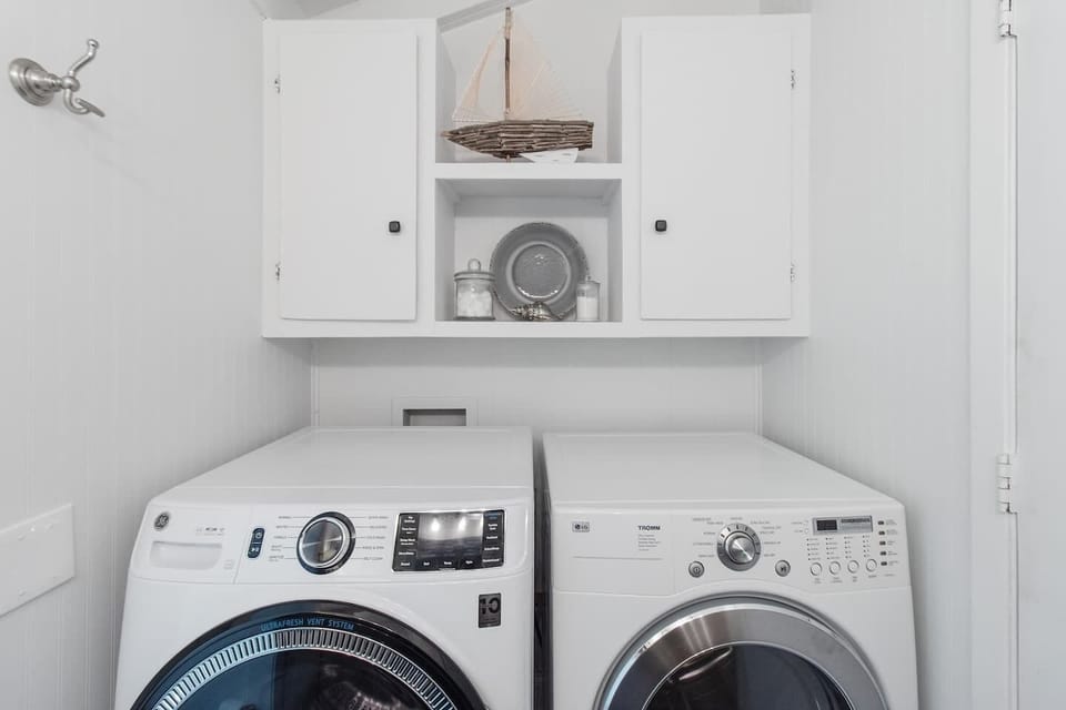 Full sized washer & dryer in the bathroom