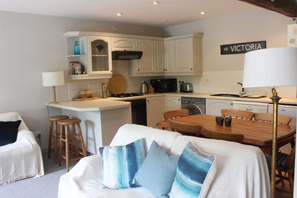Living and kitchen area