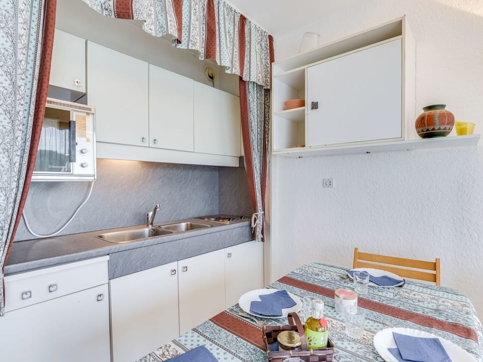 Room, Property, Furniture, Kitchen, Building, Interior Design, House, Real Estate, Material Property, Floor
