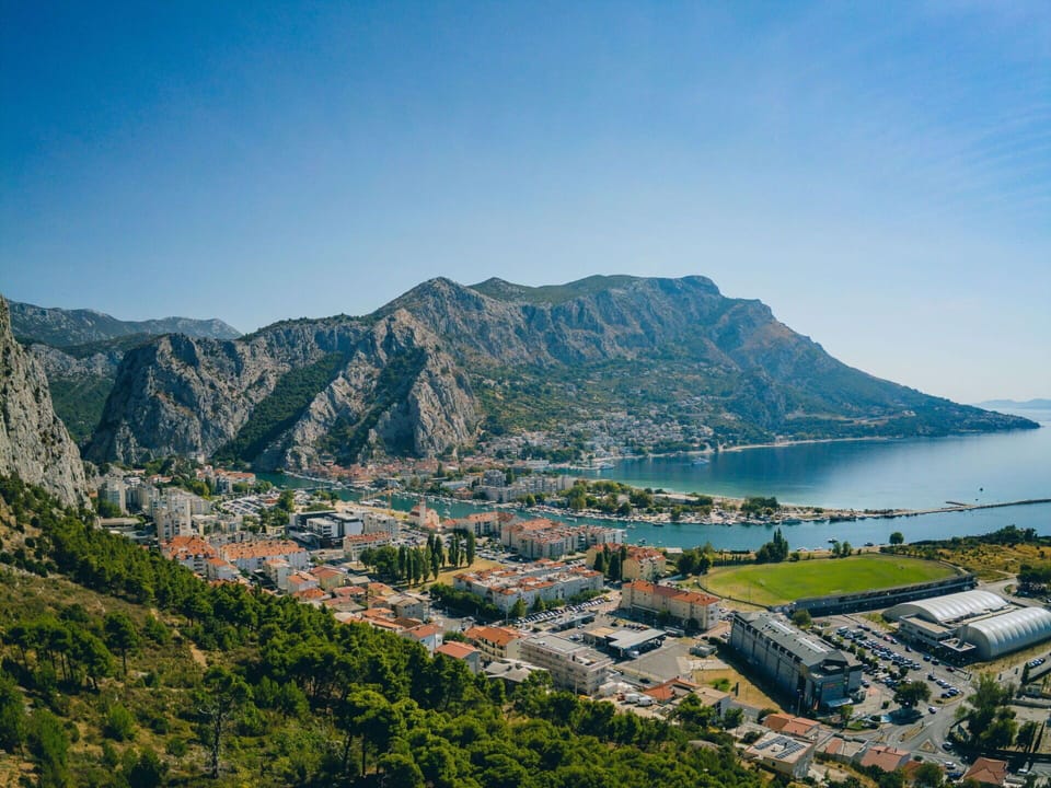Mountain, Mountainous Landforms, Water, Body Of Water, Hill, Coastal And Oceanic Landforms, Highland, Coast, Mountain Range, Landscape