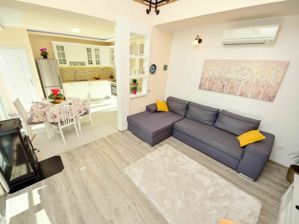 Furniture, Property, Picture Frame, Table, Couch, Ceiling Fan, Interior Design, Wood, Floor, Living Room