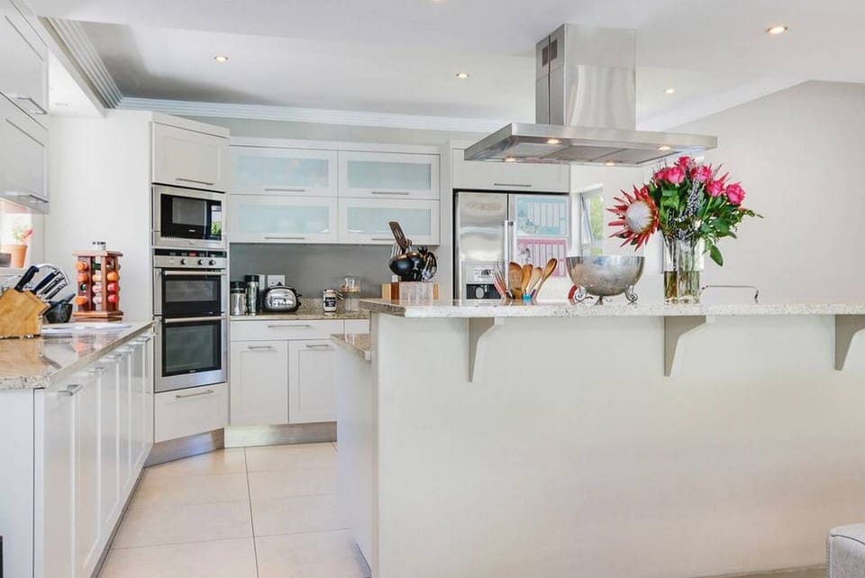 Kitchen with separate scullery