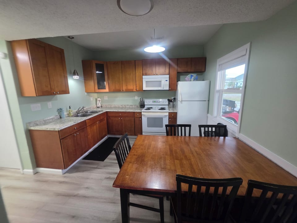 Dining/Kitchen