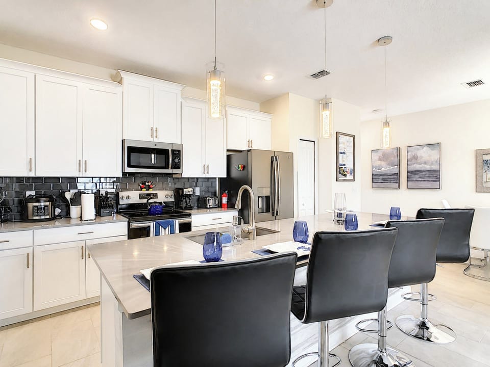 Modern kitchen with island breakfast bar and stainless appliances