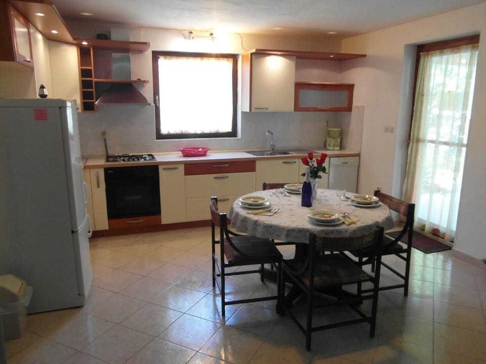 Kitchen area. Kitchen